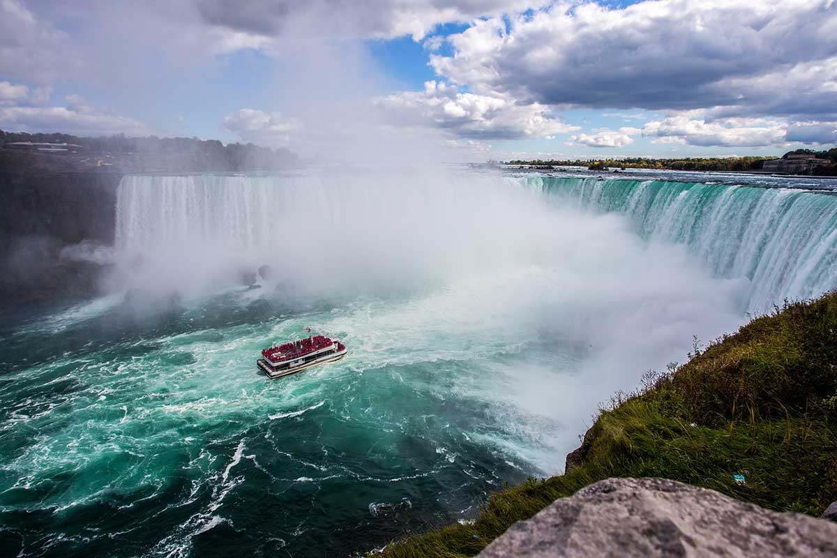 things to do in niagara falls - maid of the mist