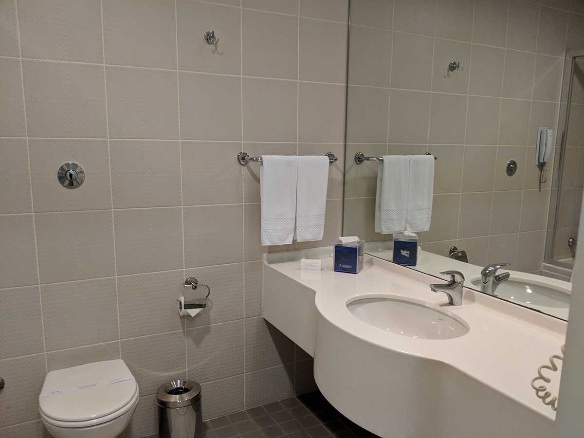 TAV Istanbul Airport Hotel - Bathroom
