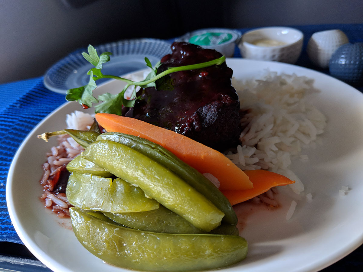 United Airlines Business Class New York to Hong Kong - Beef Rib